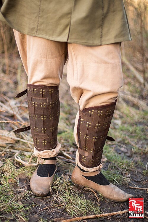 Pair of greaves Fighter, brown