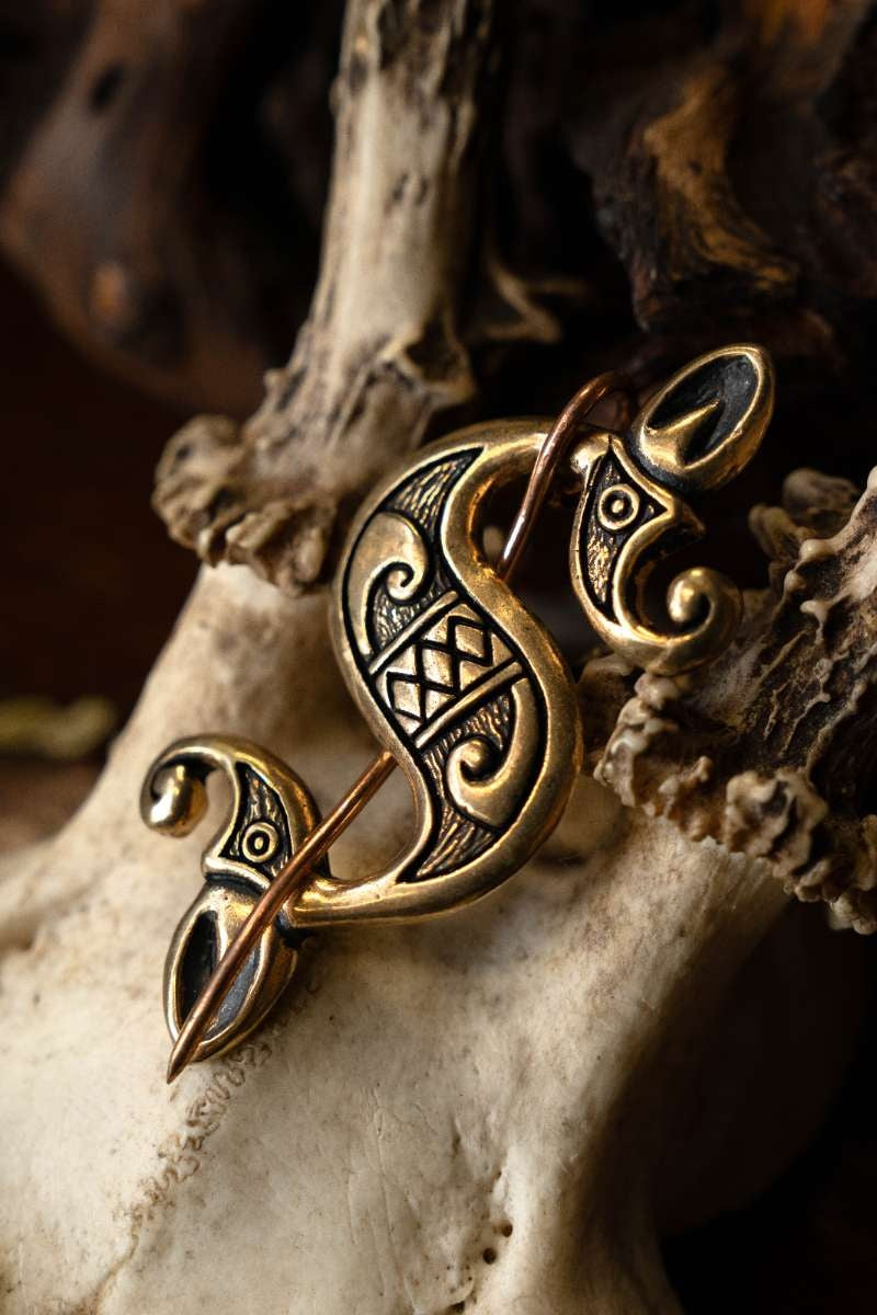 Fíbula galo-romana de caballito de mar, bronce