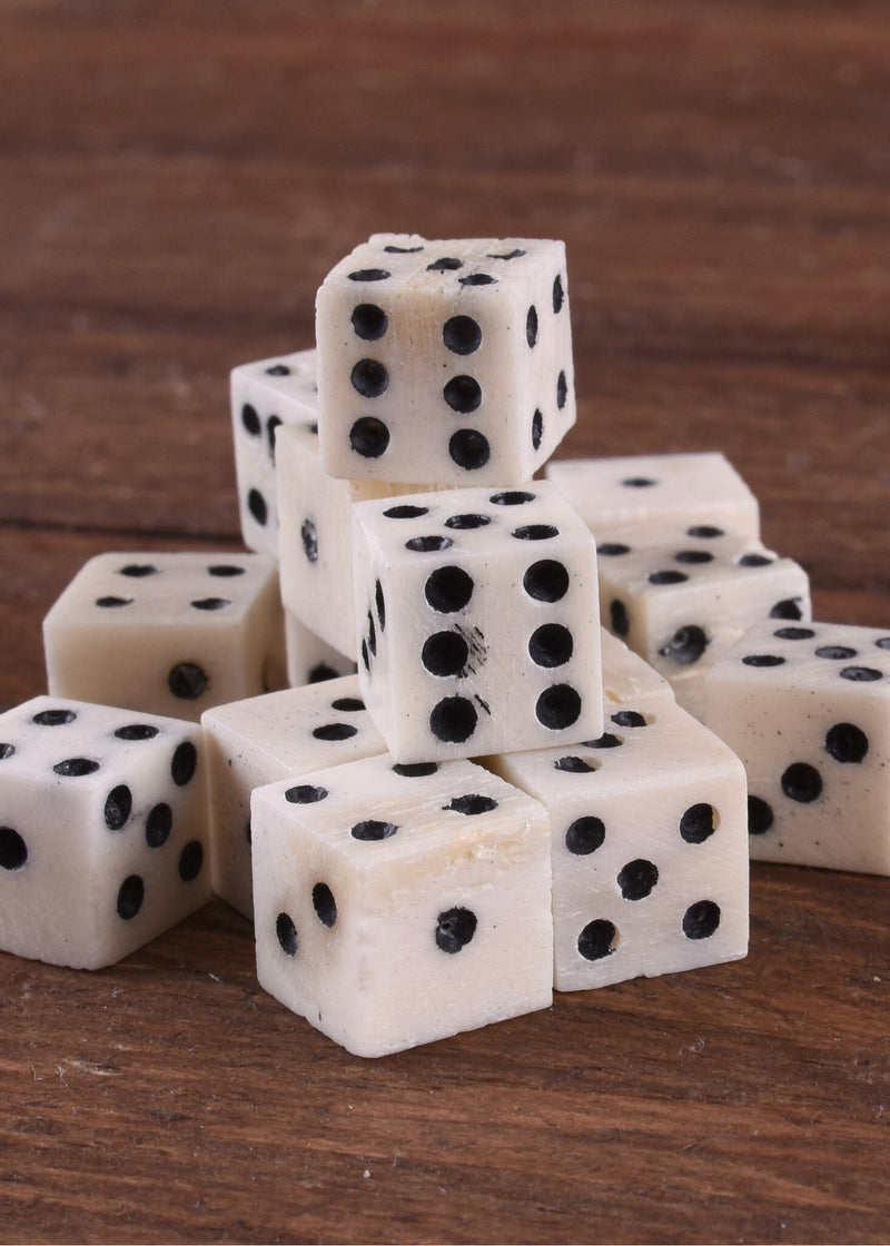 Historiska tärningar, set om 3