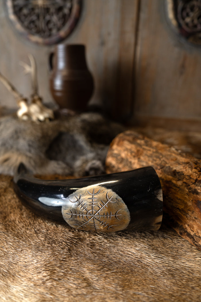 Engraved drinking horn Vegvisir with relief, 300-500 ml