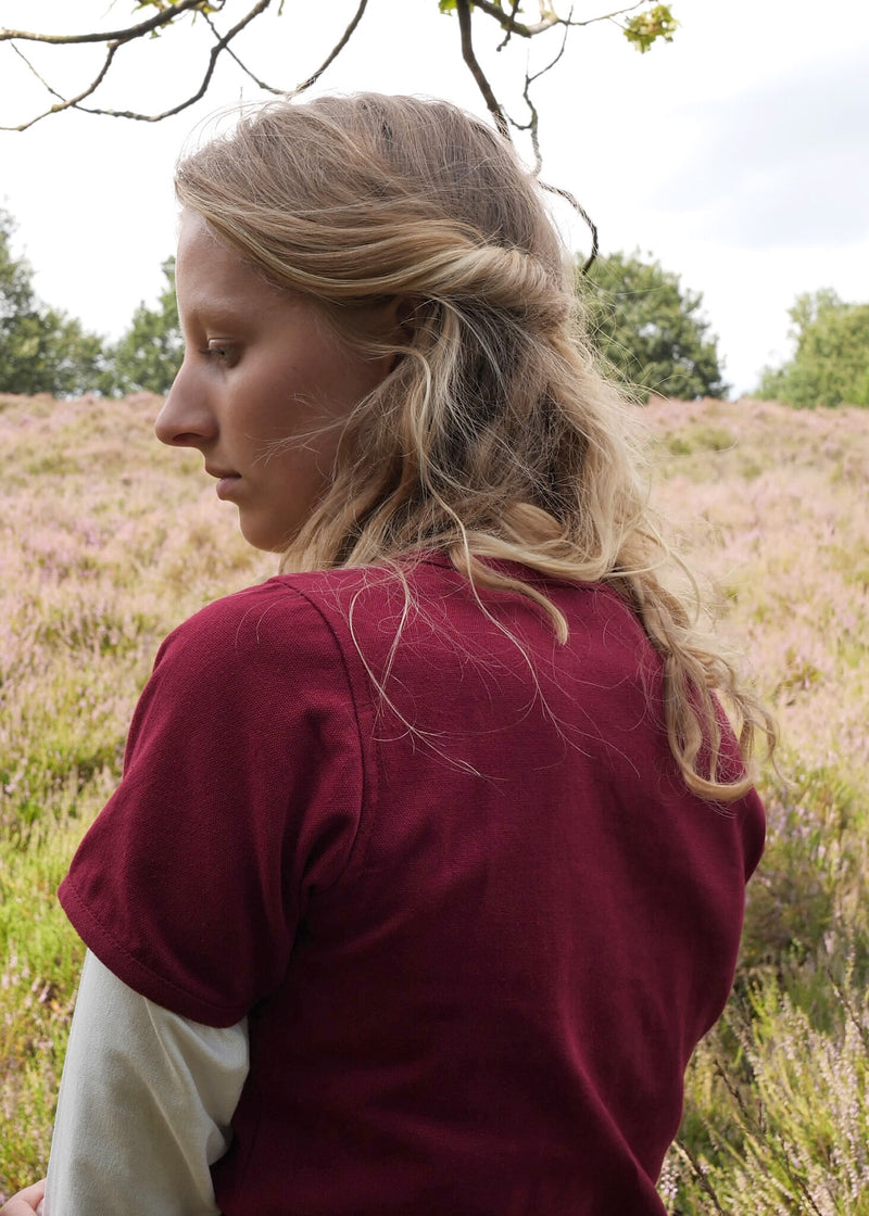 Cotehardie Odilia, bordeauxrood