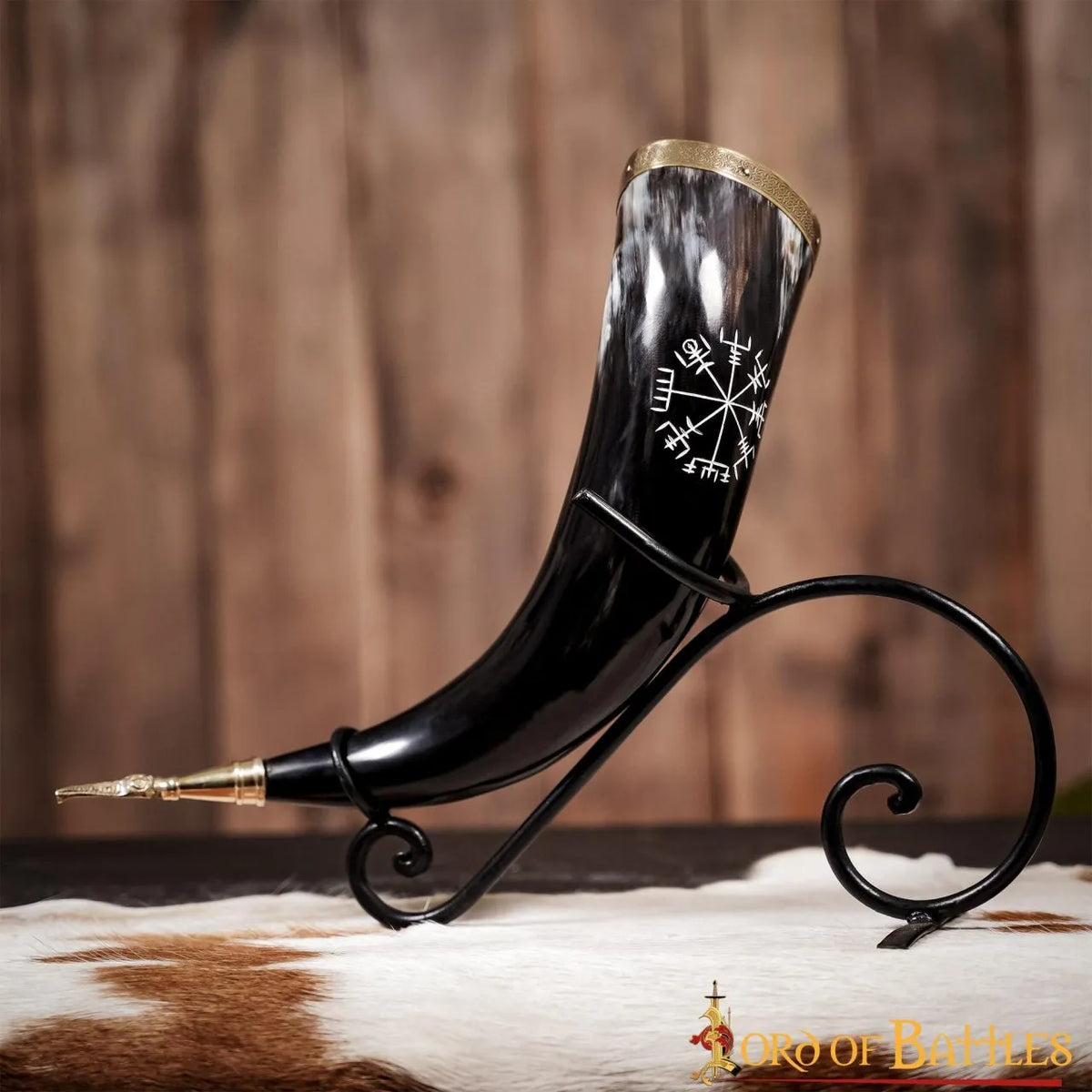 Drinking horn with vegvisir and brass fittings, 300-500 ml