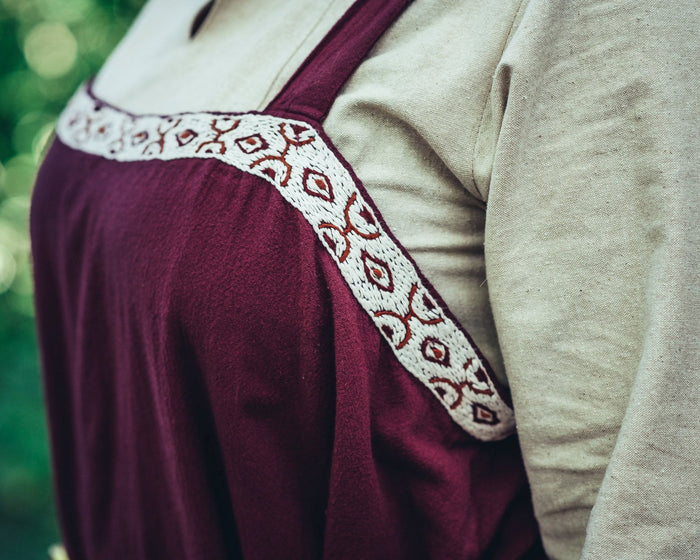 Hangeroc Svanhild, red