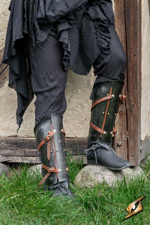 Renegade women's armour, greaves, 1 mm