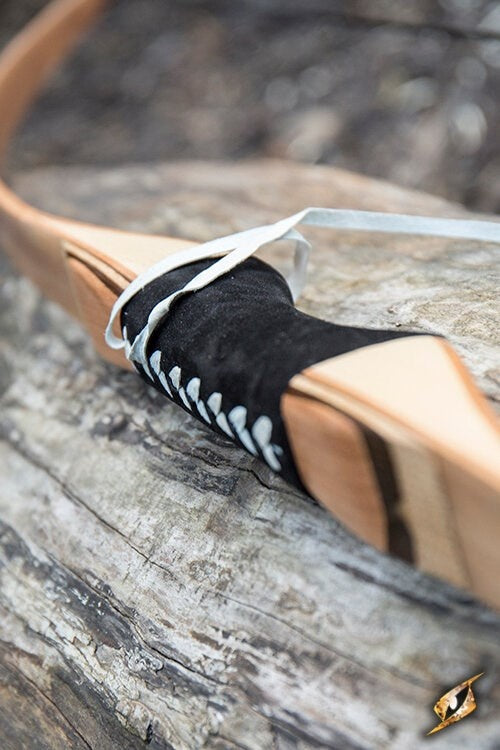 Longbow, light wood, 24-26 lbs