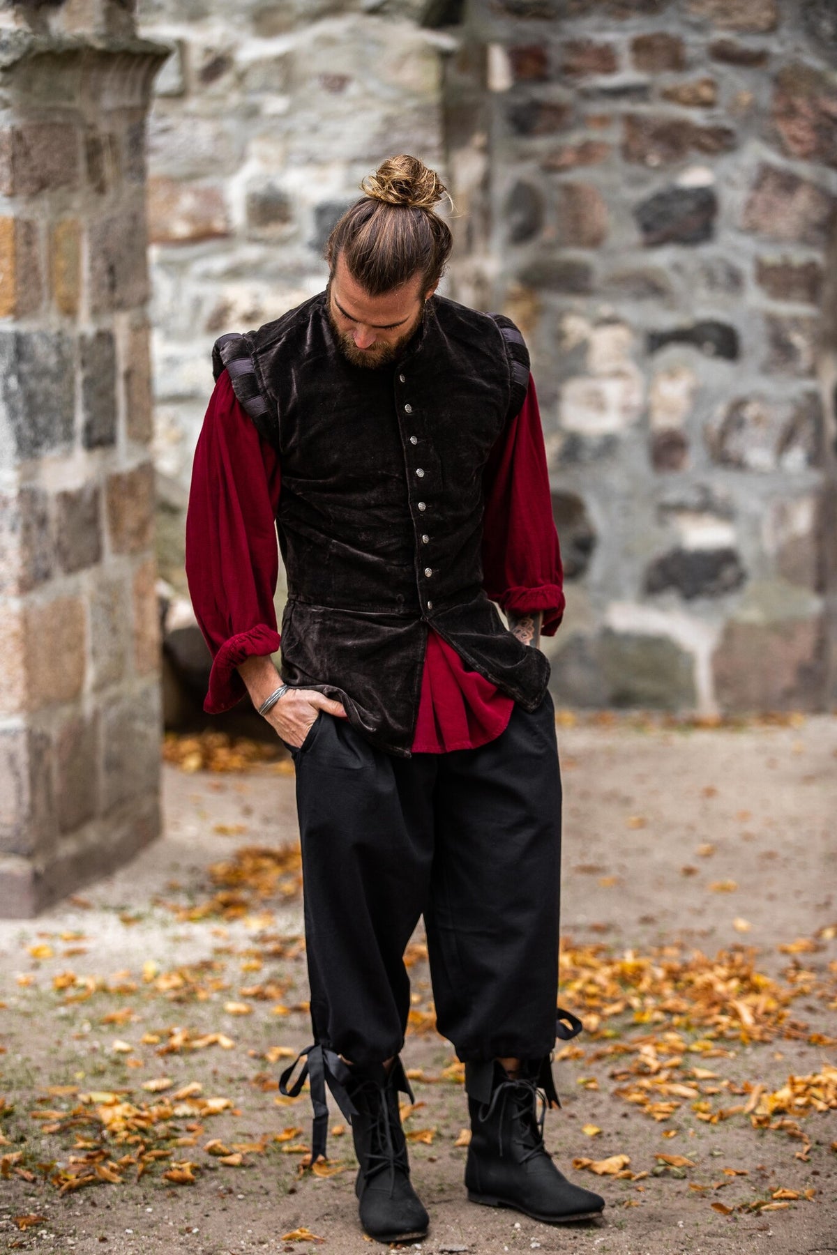 Venetians Charles, Renaissance three-quarter trousers, black