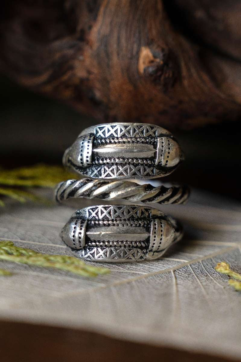 Germański pierścień z epoki żelaza Naustdal, posrebrzany brąz