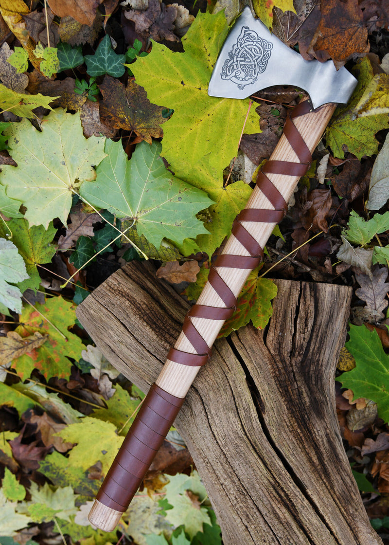 Ascia vichinga, tipo E, incisa, semi-affilata