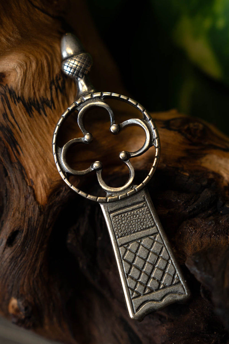 Terminal de cinturón medieval Museum of London, plateado