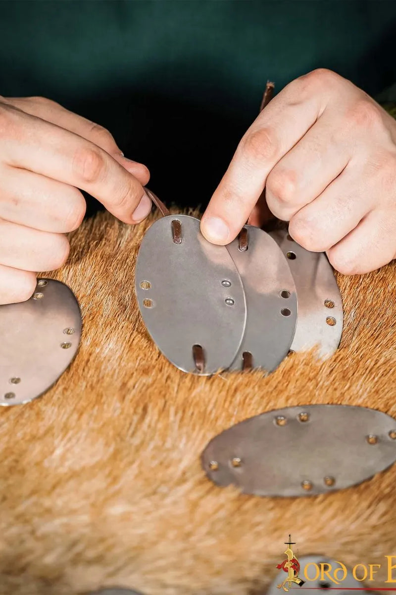 Armadura de escamas altomedieval, redonda