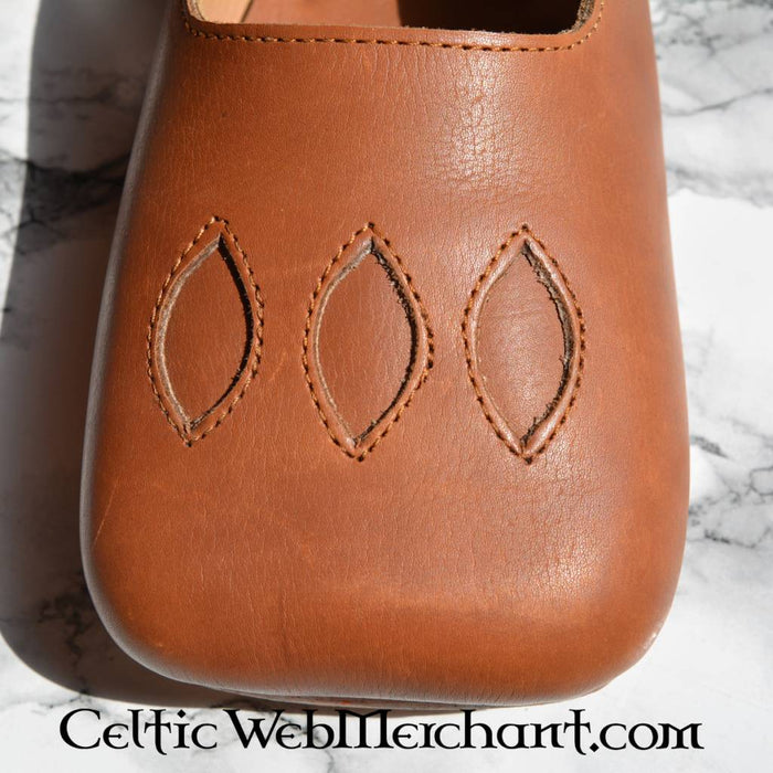 Duckbill shoes, 16th century, brown