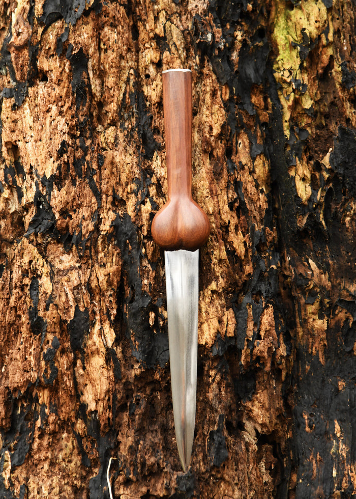 Bollock dagger, semi-sharp
