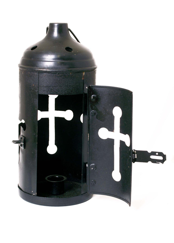 Lantern with cross opening