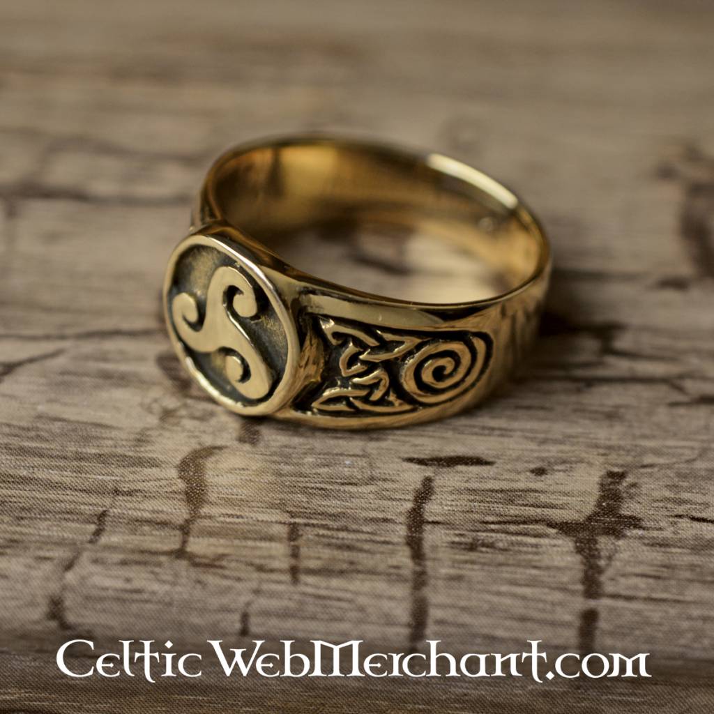 Celtic ring trisquelion, bronze