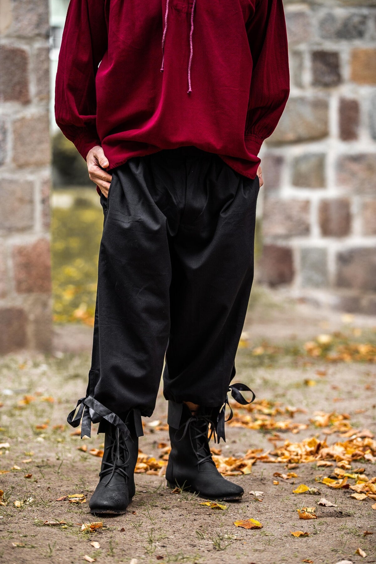 Venetians Charles, Renaissance three-quarter trousers, black
