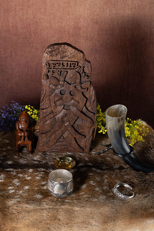 Masked Odin, runestone
