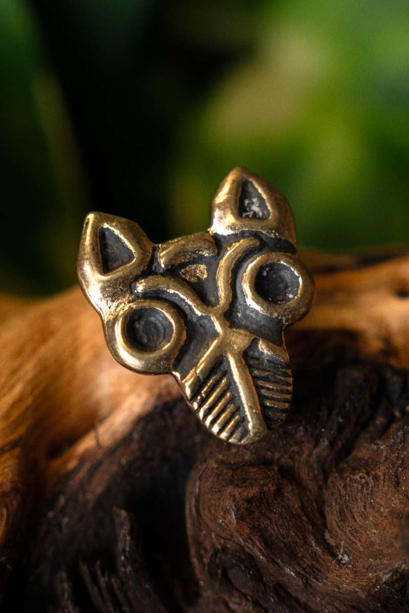 Viking belt fitting Birka wolf