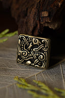 Belt fitting backward-looking animal