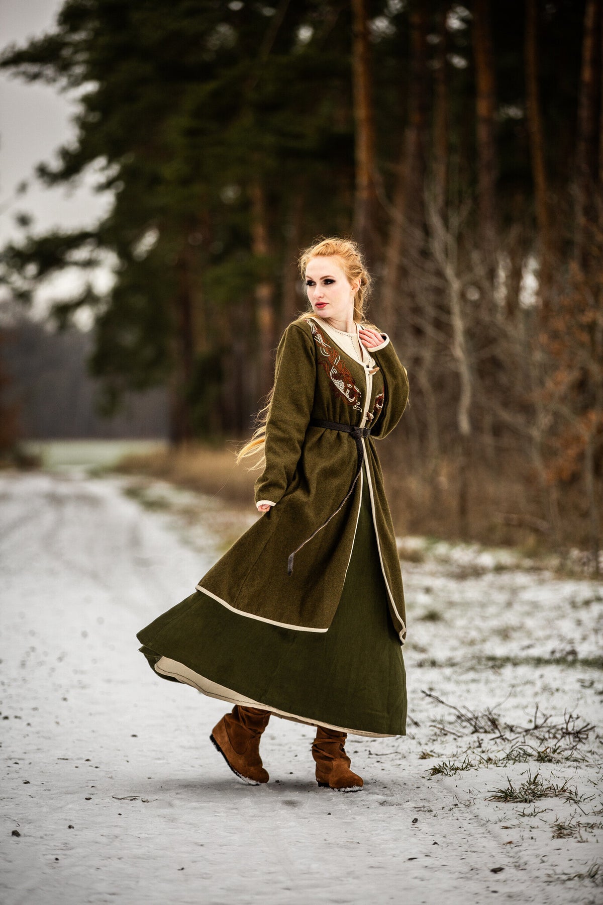 Viking kaftan Skadi, olive green, wool blend