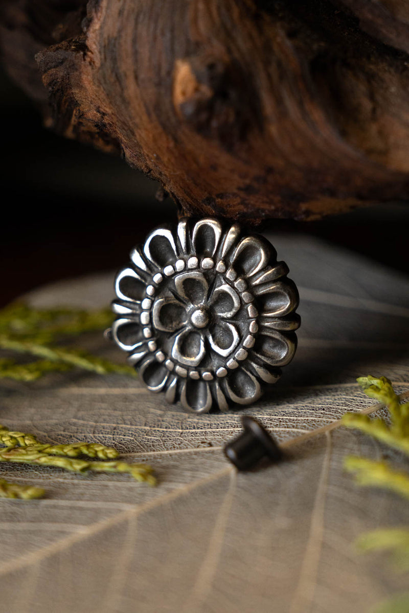 Belt fittings flower motive (set of 5), 16th century, silvered