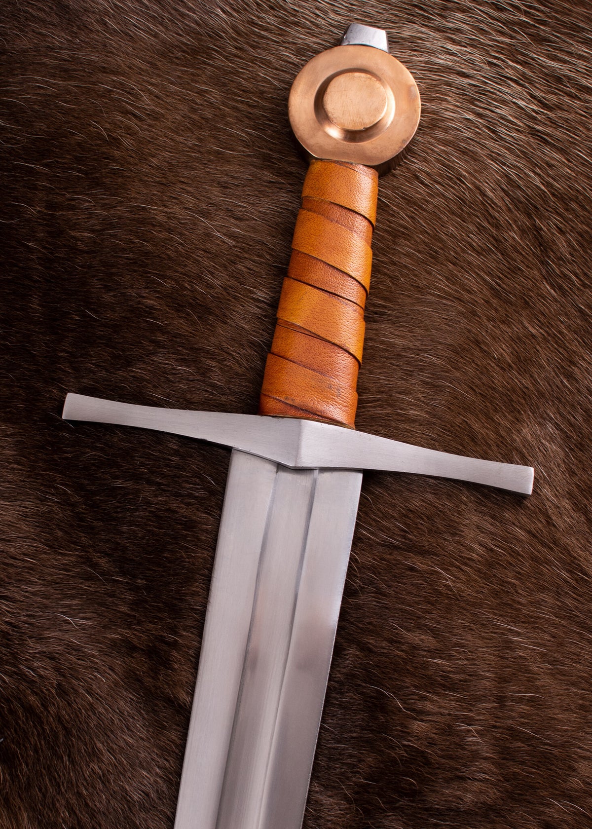 Knight sword Sankt Annen, 12th century, semi-sharp