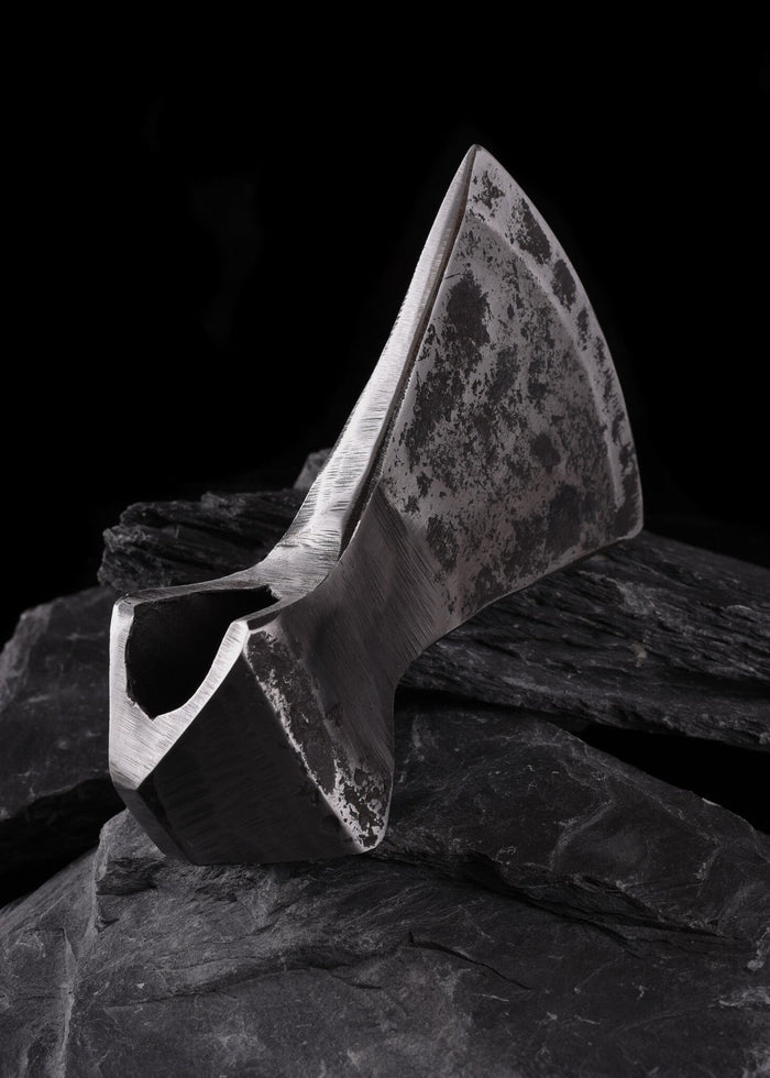 Hand-forged axe head, old, blunt (battle-ready)