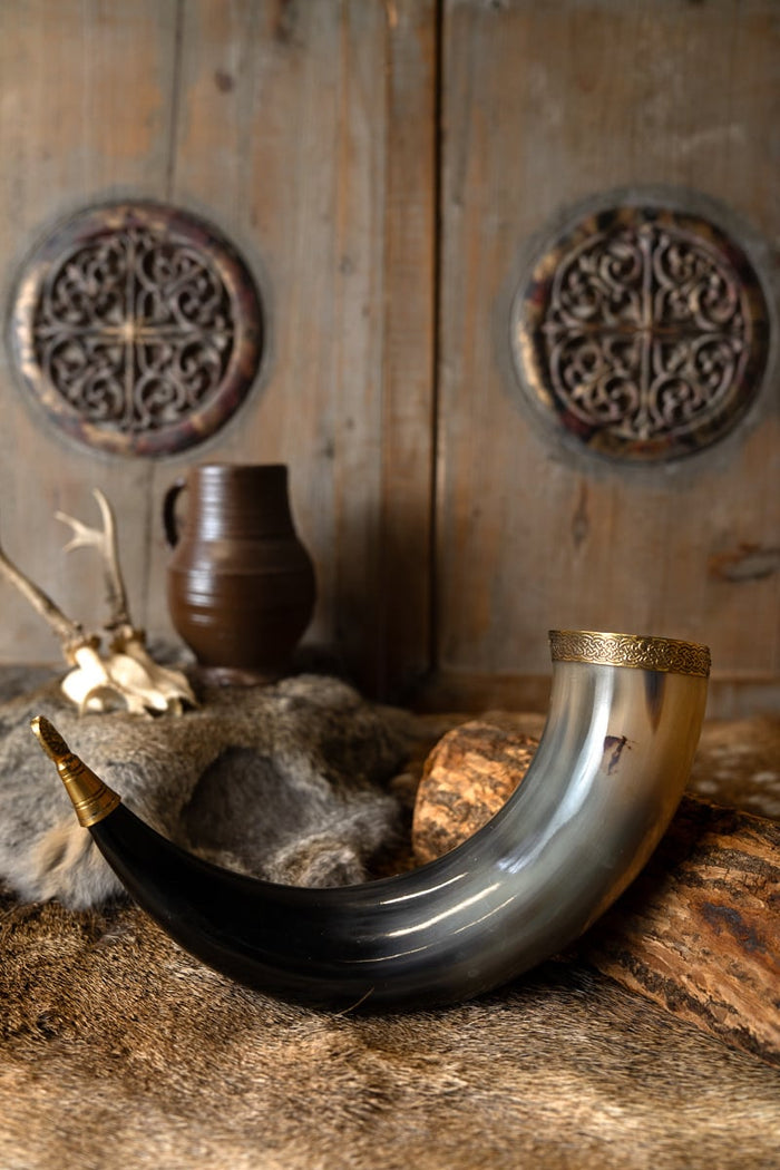 Drinking horn Rollo with leather holder, 200-300 ml