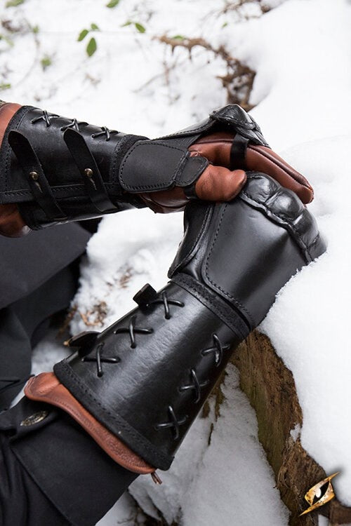 Leather gauntlet, Left Hand