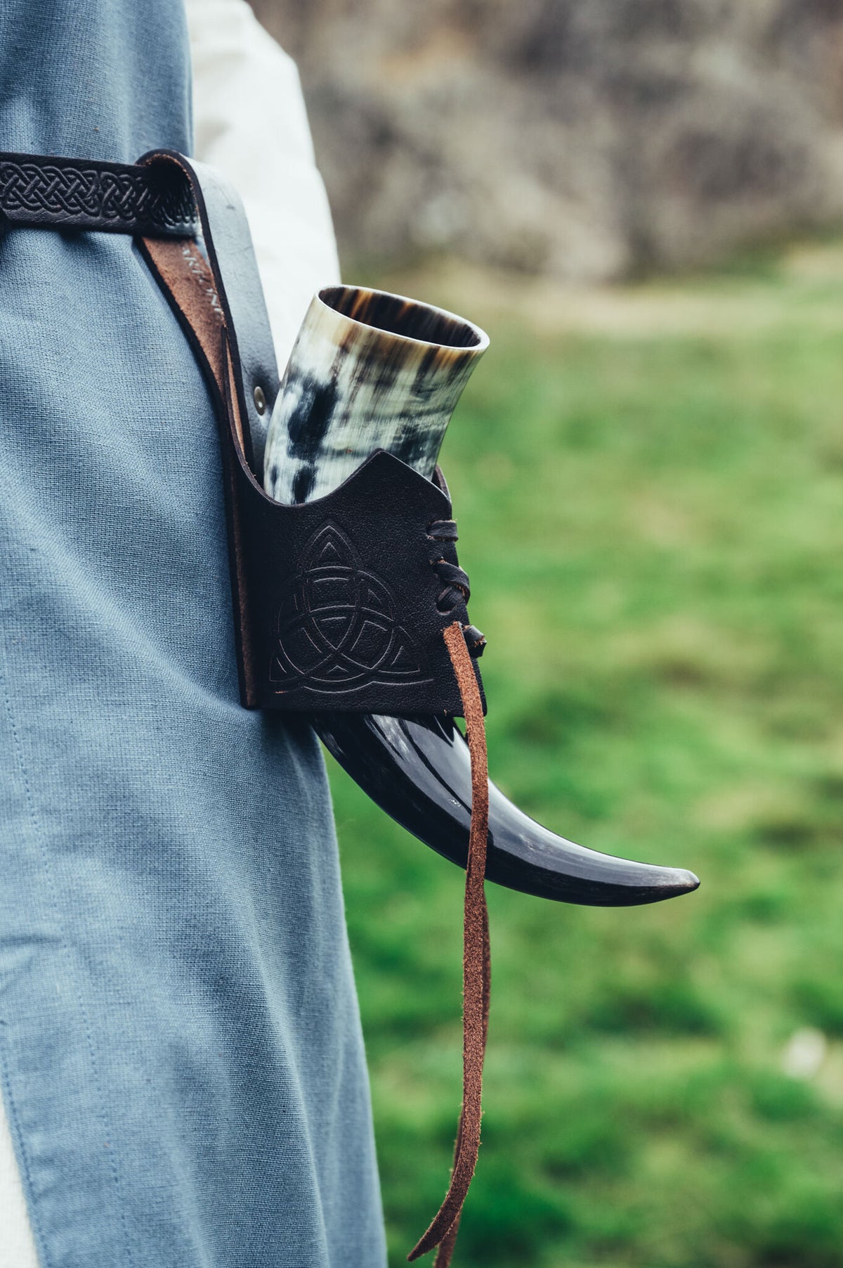 Drinking horn holder Triquetra, dark brown