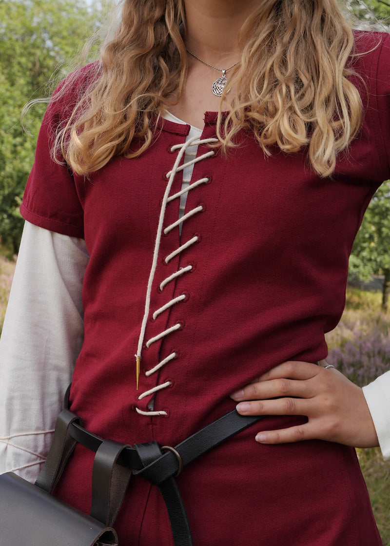 Cotehardie Odilia, bordeauxrood