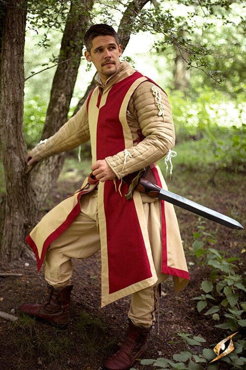 Vapenrock Geoffrey, beige röd