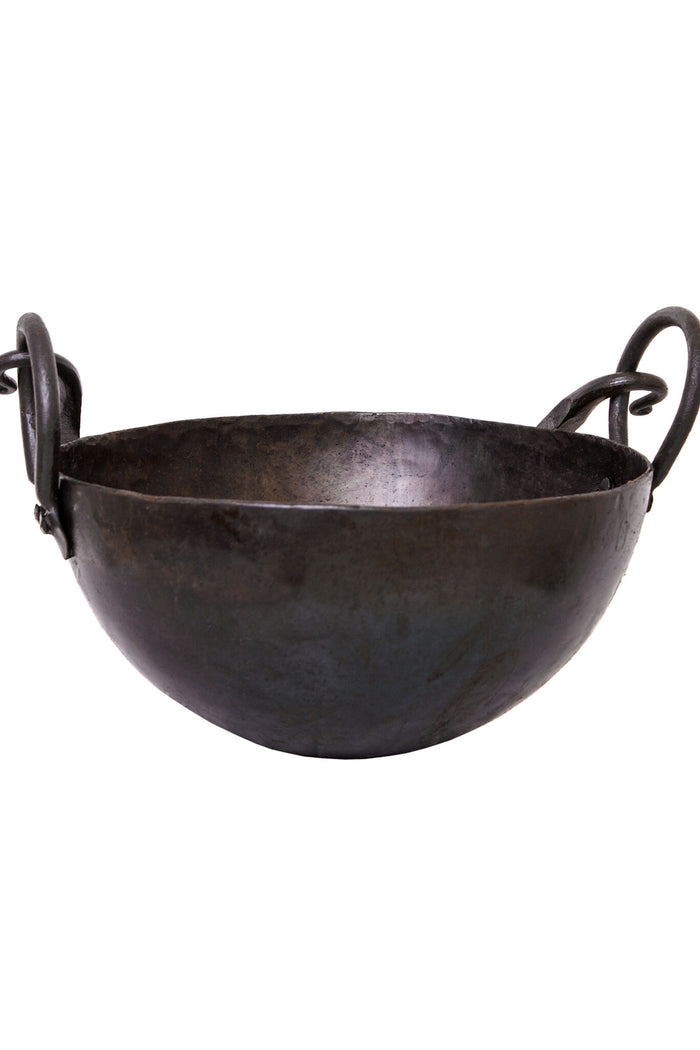 Pan with hinge