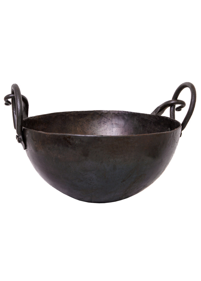 Pan with hinge