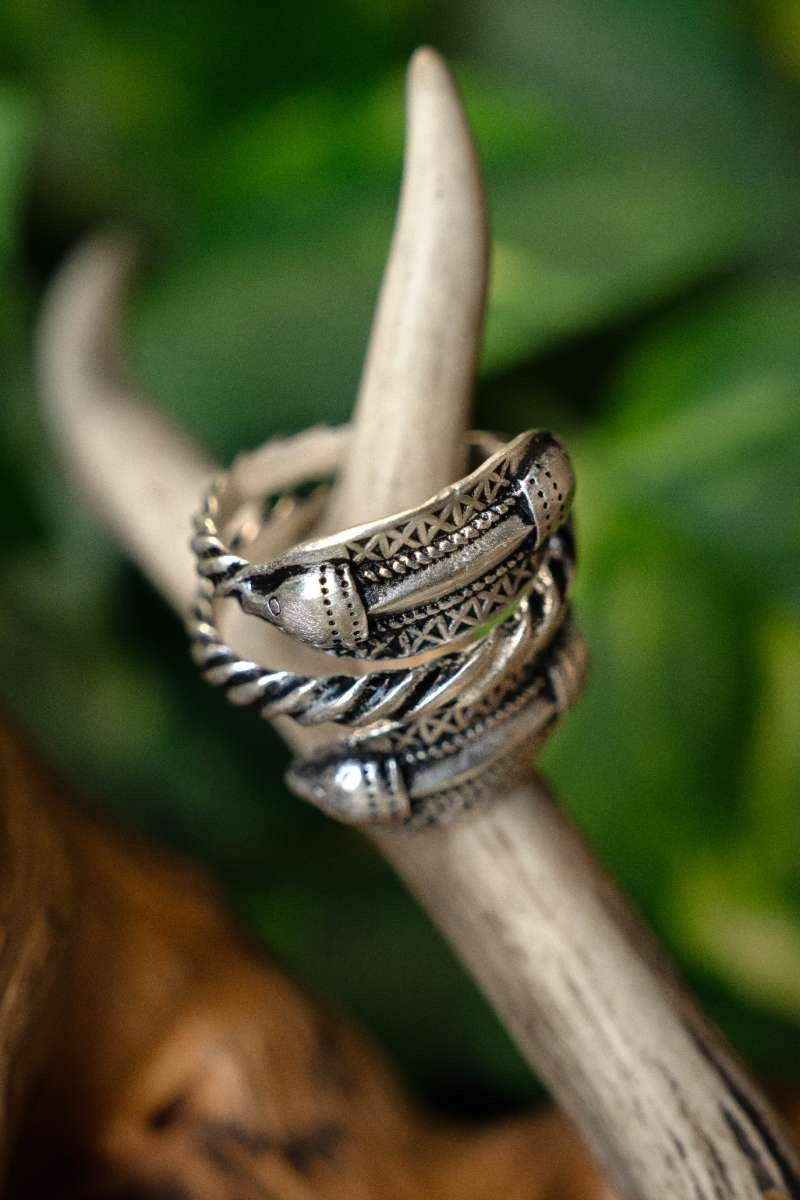 Germański pierścień z epoki żelaza Naustdal, posrebrzany brąz