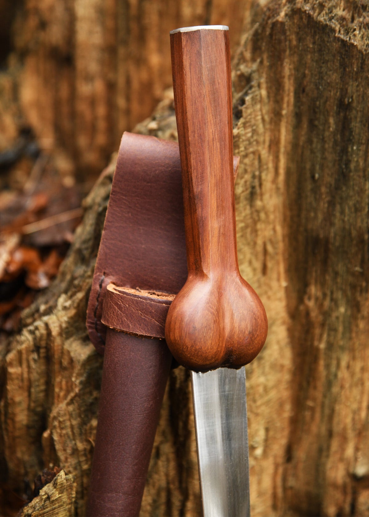 Bollock dagger, semi-sharp