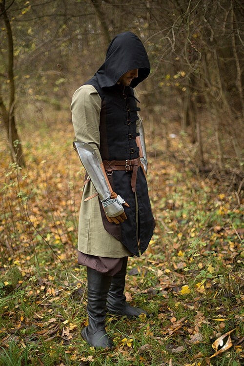 Sleeveless coat Assassins Creed, brown-black