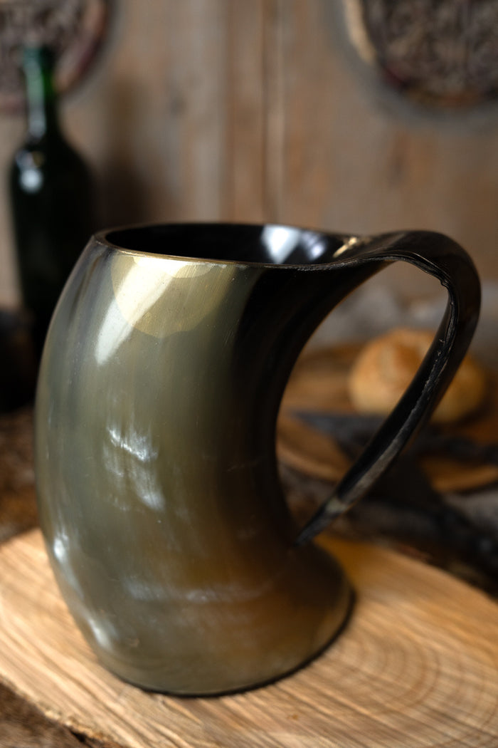 Horn mug with Celtic motif, 500-650 ml