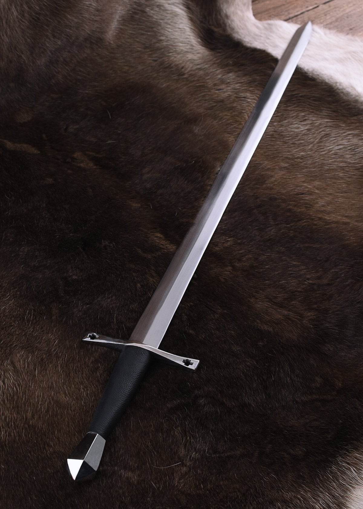 Medieval single-handed knight sword, semi-sharp