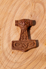 Mjölnir pendant with face, wood