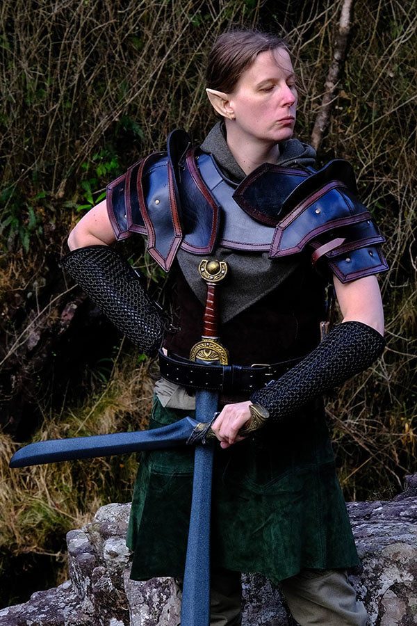 Leather pauldrons & gorget, black-brown