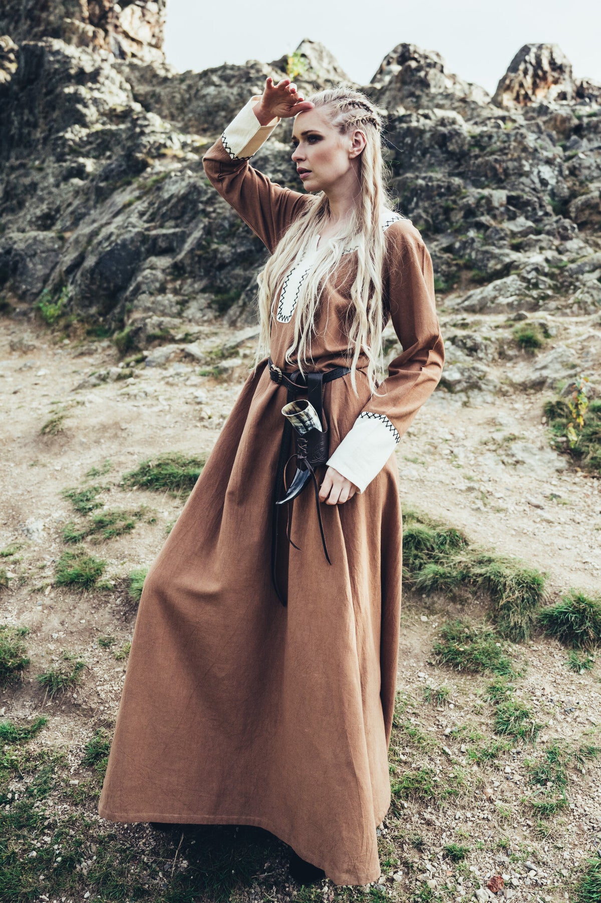 Viking dress Heidrun, sand