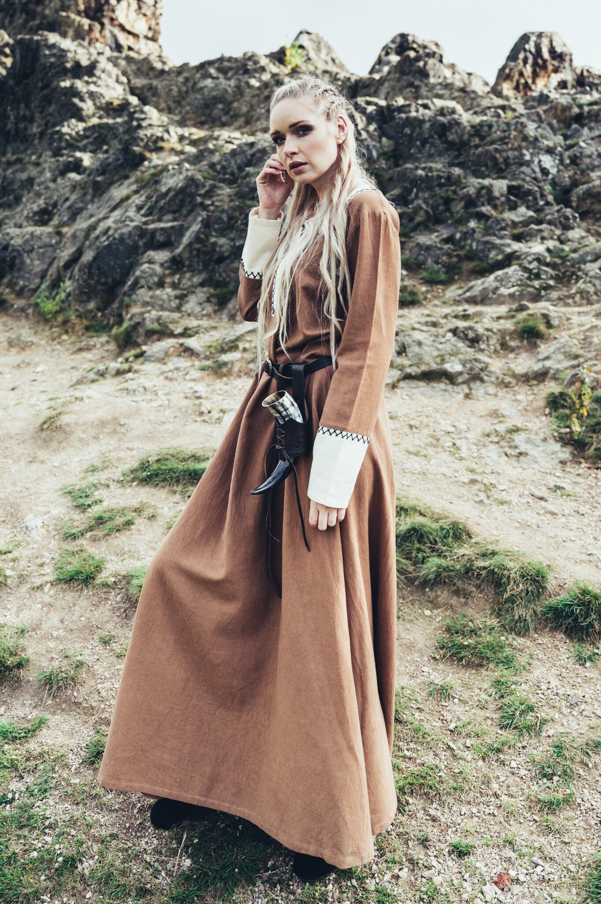 Viking dress Heidrun, sand