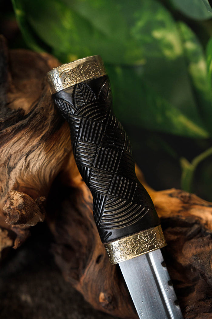 Highlander sgian dubh, semi-sharp