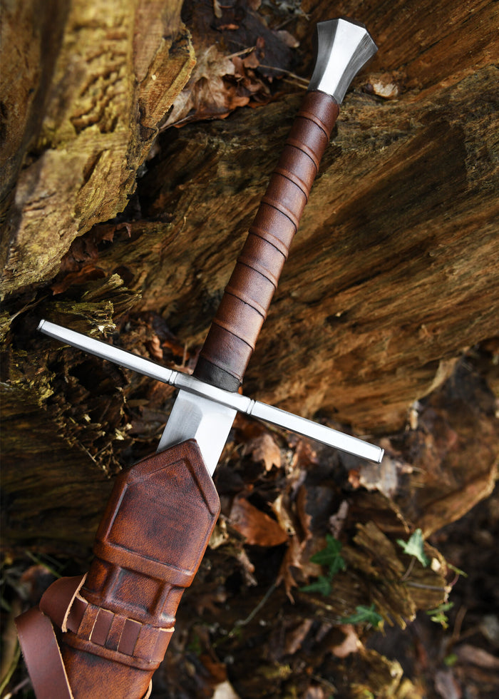 Two-handed sword with scabbard, blunt (battle-ready)