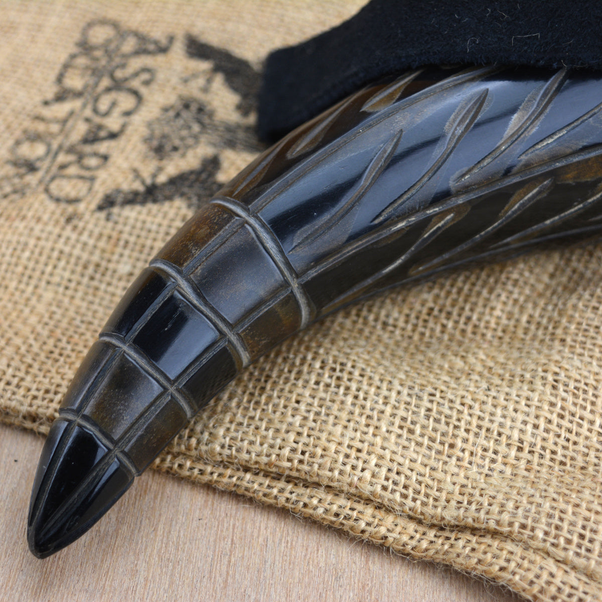Drinking horn Gorm with leather holder, 300-500 ml