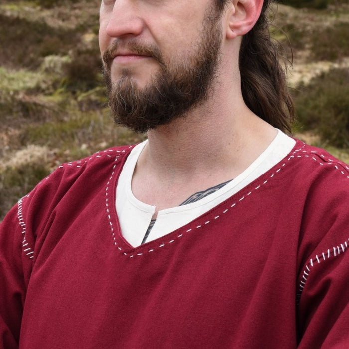 Medieval tunic Kragelund hand-stitched finish, bordeaux red