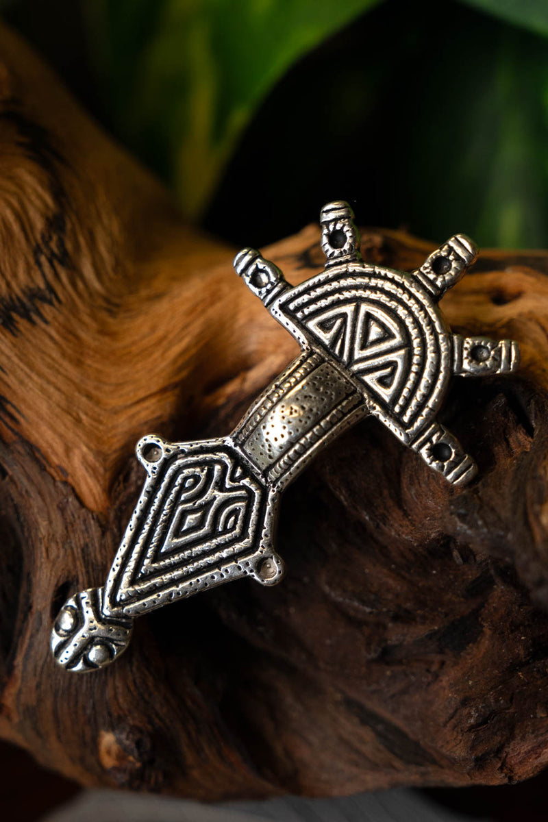 Fibule germanique type Hahnheim, bronze argenté