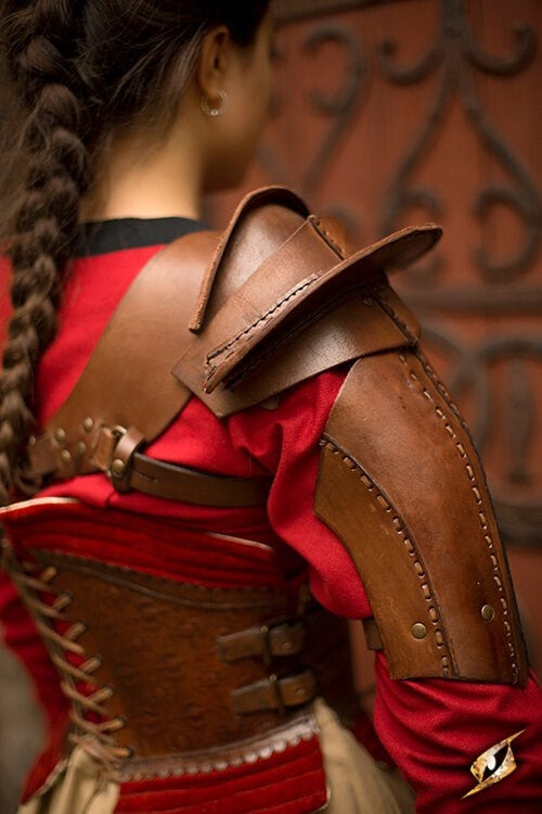 Leather shoulder armour, brown