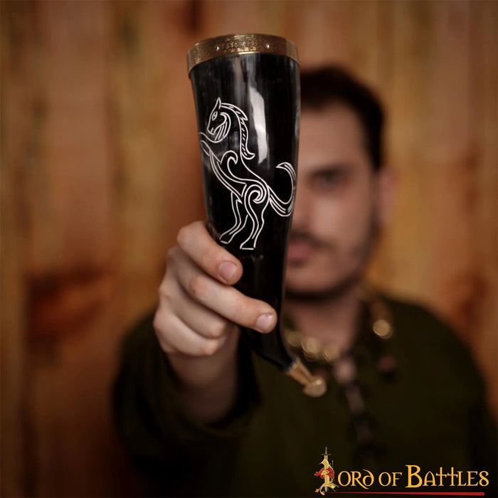 Drinking horn horse goddess with brass batter, 300-350 ml