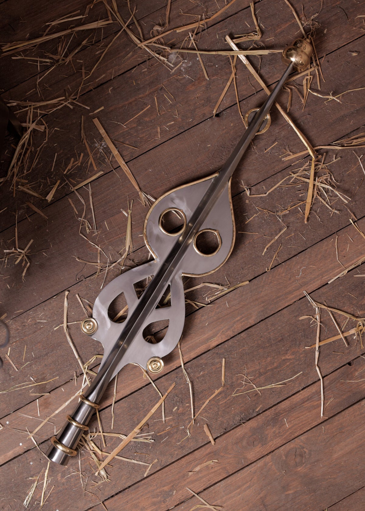 Vexillum spearhead, semi-sharp